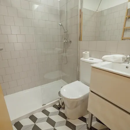 Downtown Charming By Vacationy דירה